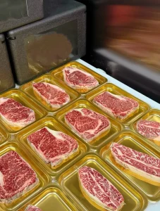 Gold Beef Various Types Meat Disposable Plastic PET Tray Frozen Meat Container Keep Food Fresh Supermarket Wrap the Food Tightly